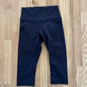 🌟 LAST CHANCE 🌟 Lululemon Wunder Under cropped leggings - size 6